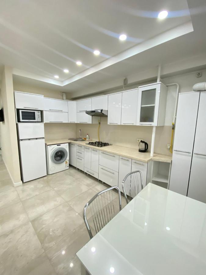 New Lux Apartment In คีชีเนา ภายนอก รูปภาพ