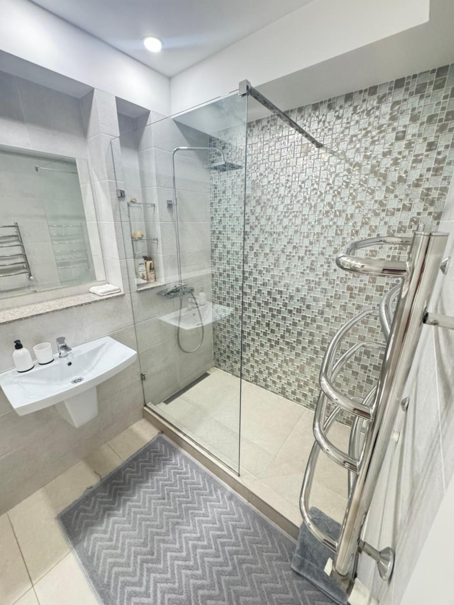 New Lux Apartment In คีชีเนา ภายนอก รูปภาพ