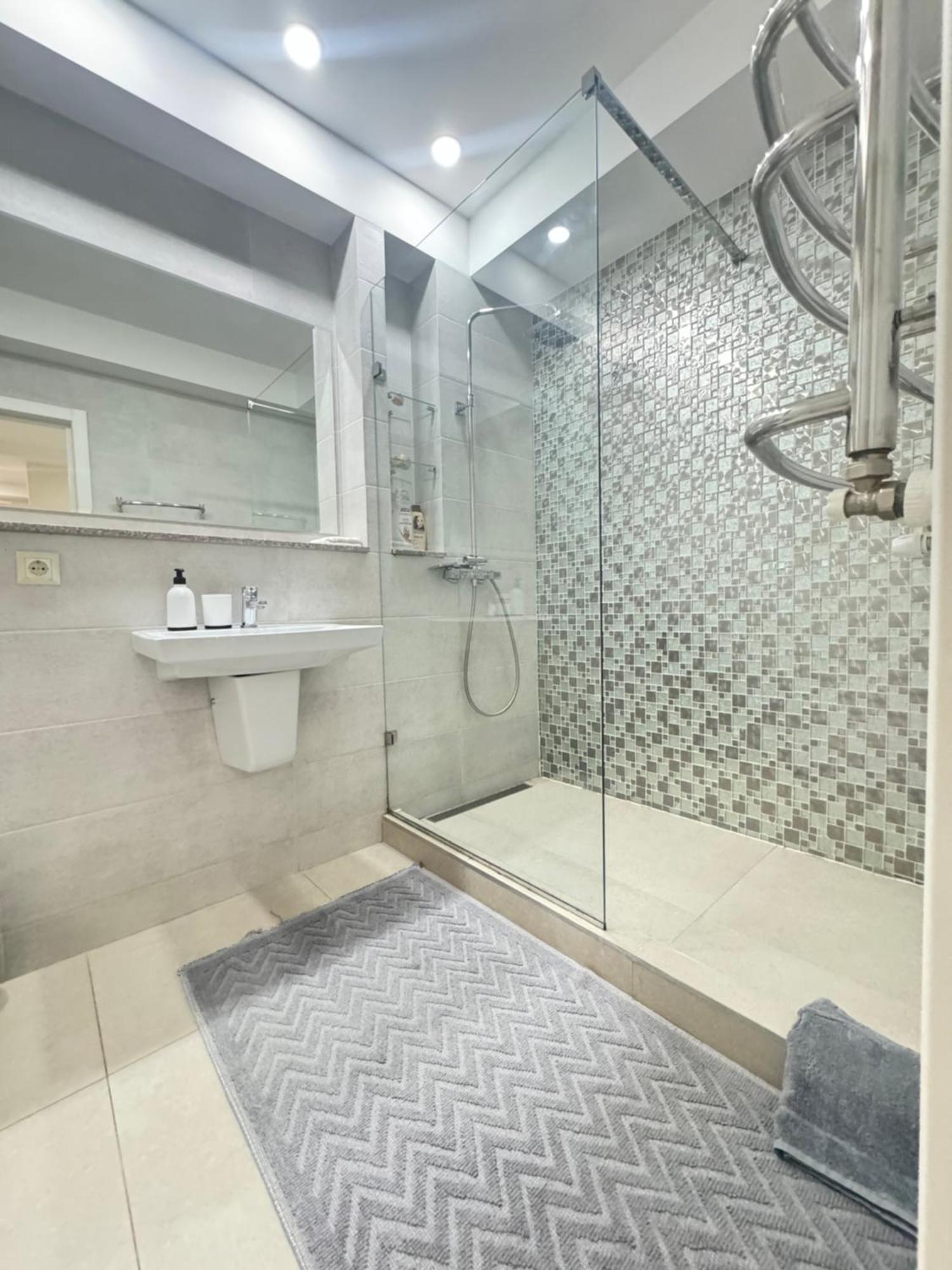 New Lux Apartment In คีชีเนา ภายนอก รูปภาพ