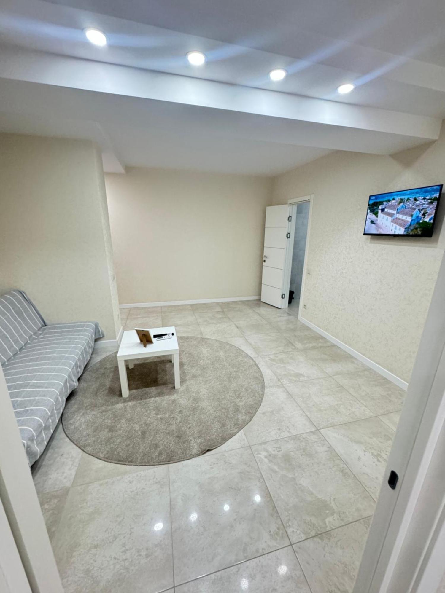 New Lux Apartment In คีชีเนา ภายนอก รูปภาพ