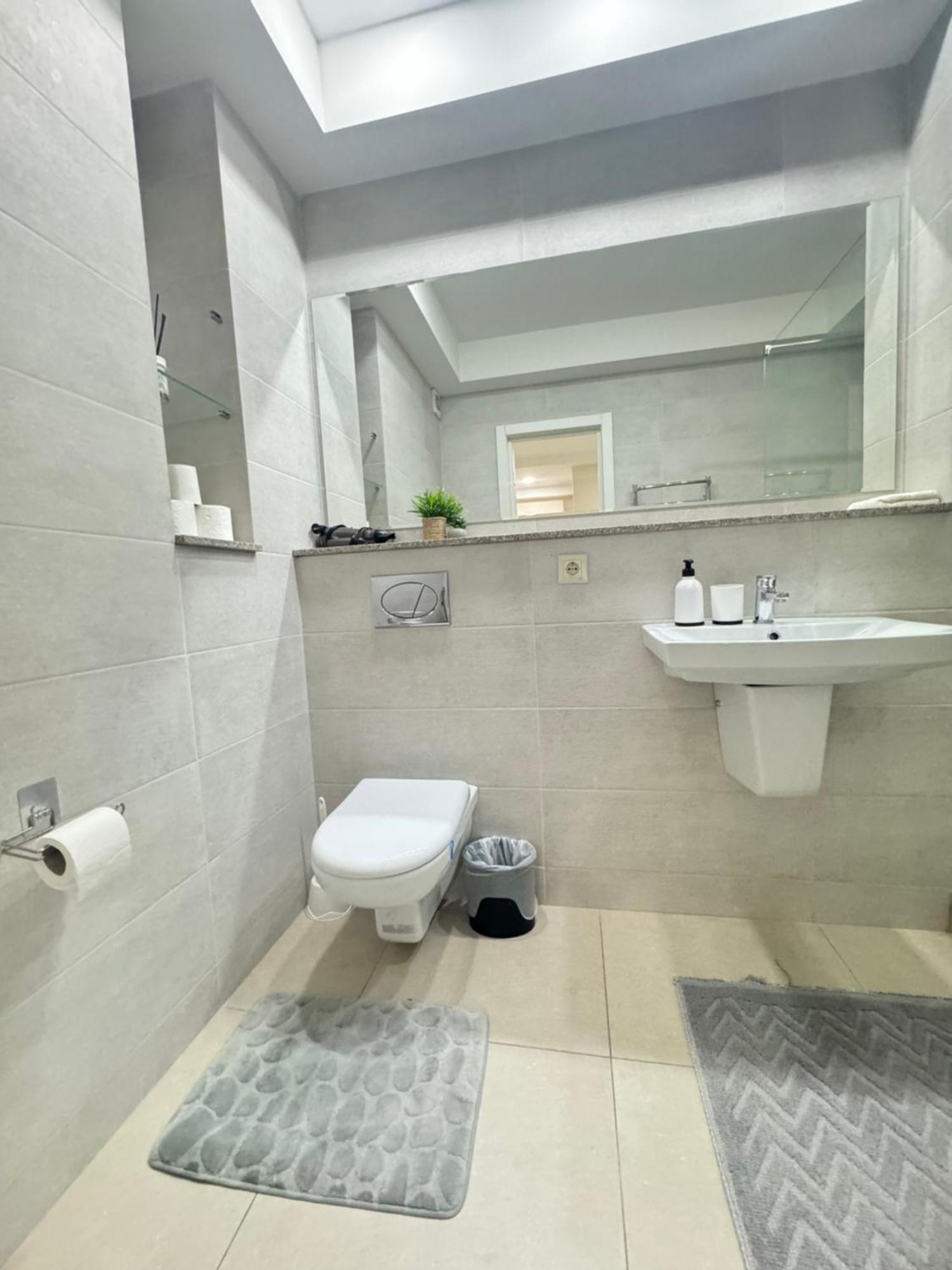 New Lux Apartment In คีชีเนา ภายนอก รูปภาพ
